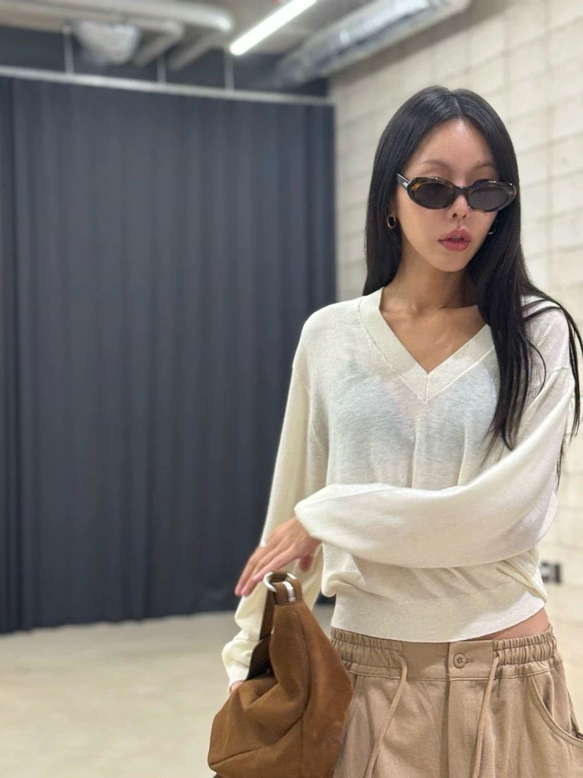 ST22030- 韓國拼色百褶裙配真絲羊毛透薄V領長袖