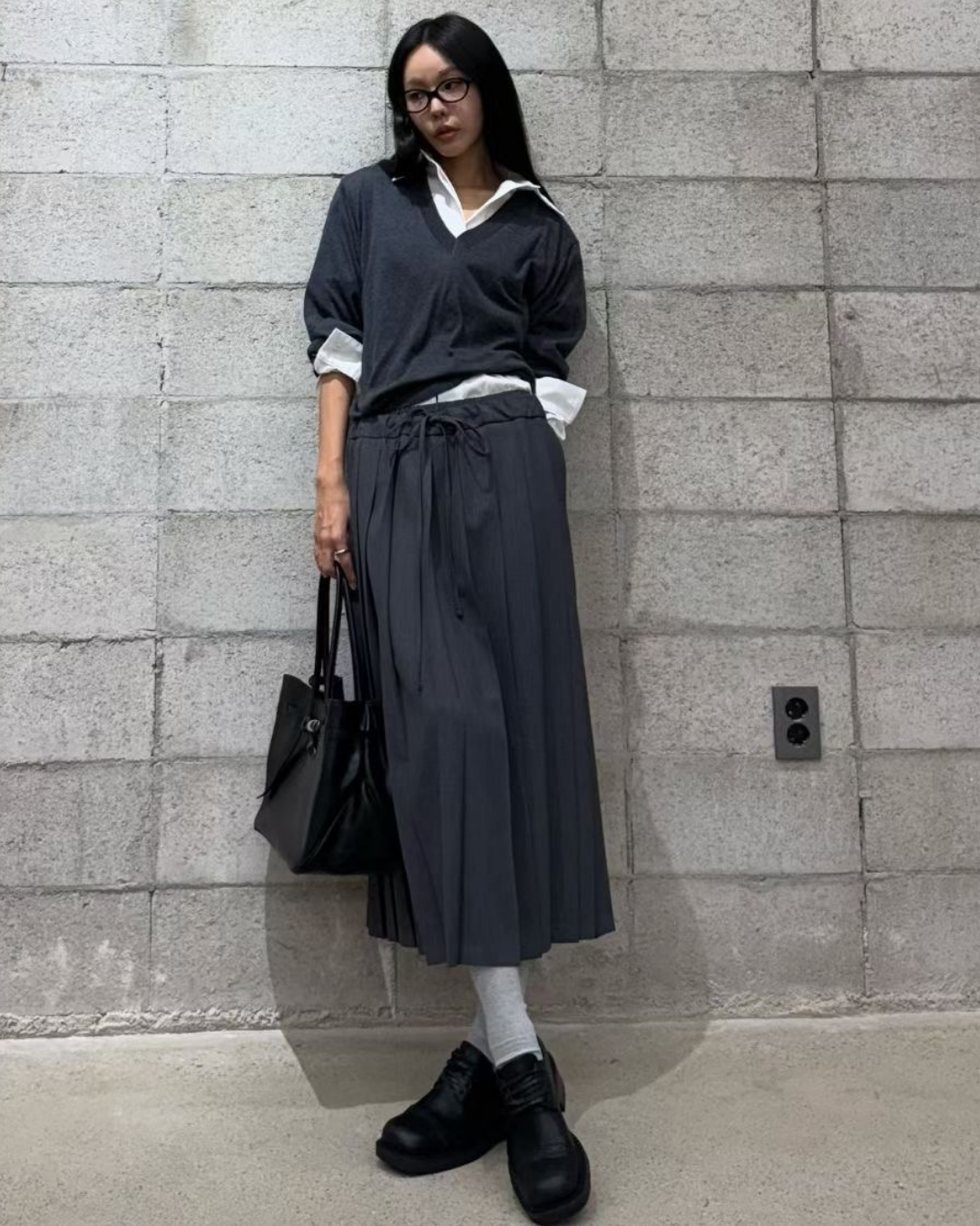 ST22030- 韓國拼色百褶裙配真絲羊毛透薄V領長袖