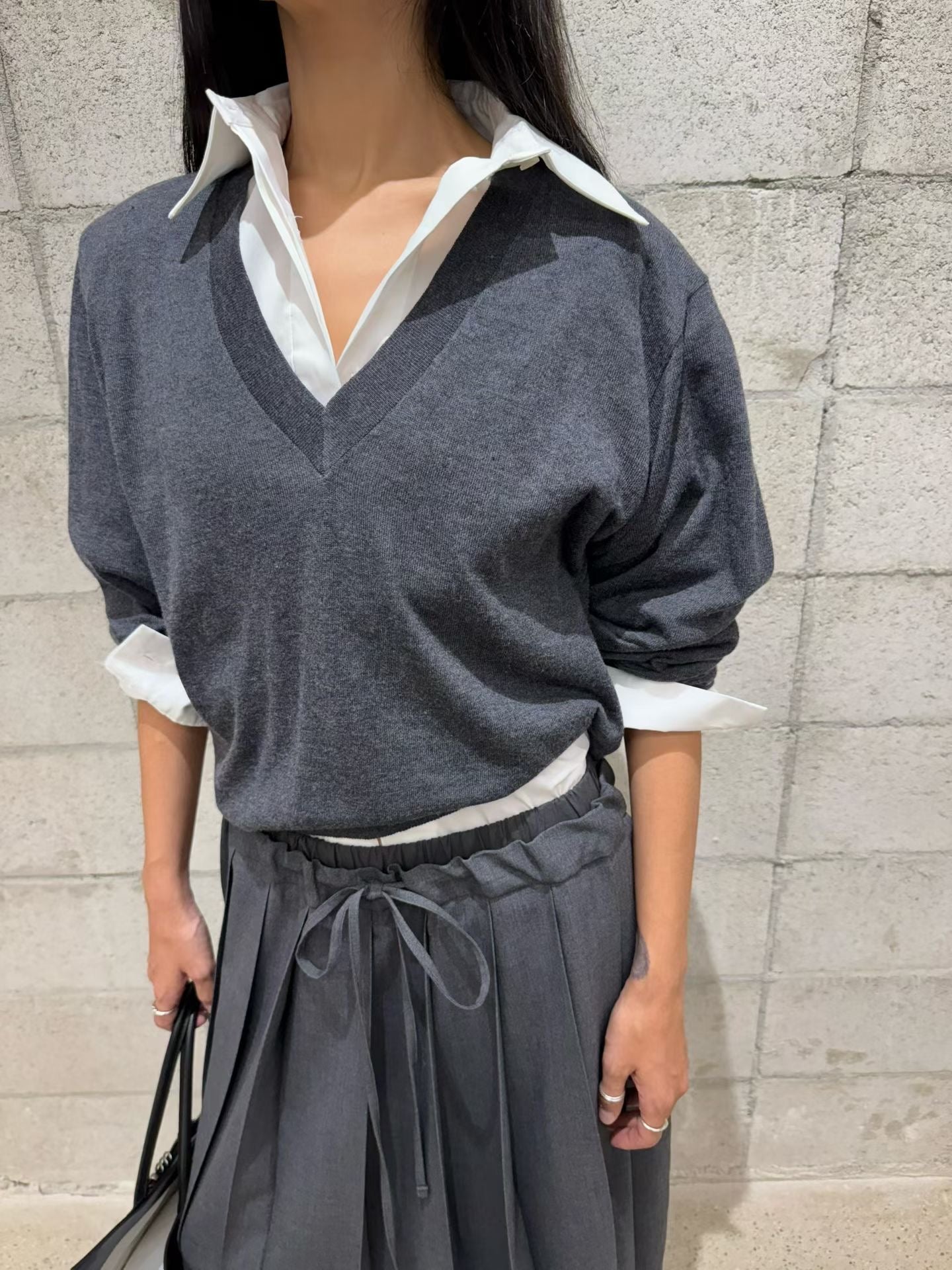 ST22030- 韓國拼色百褶裙配真絲羊毛透薄V領長袖
