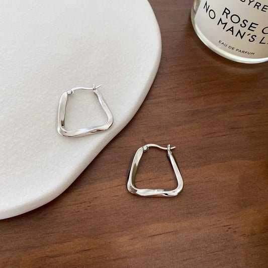 JW21598- 純銀法式高級感扭曲方形純銀圈耳環