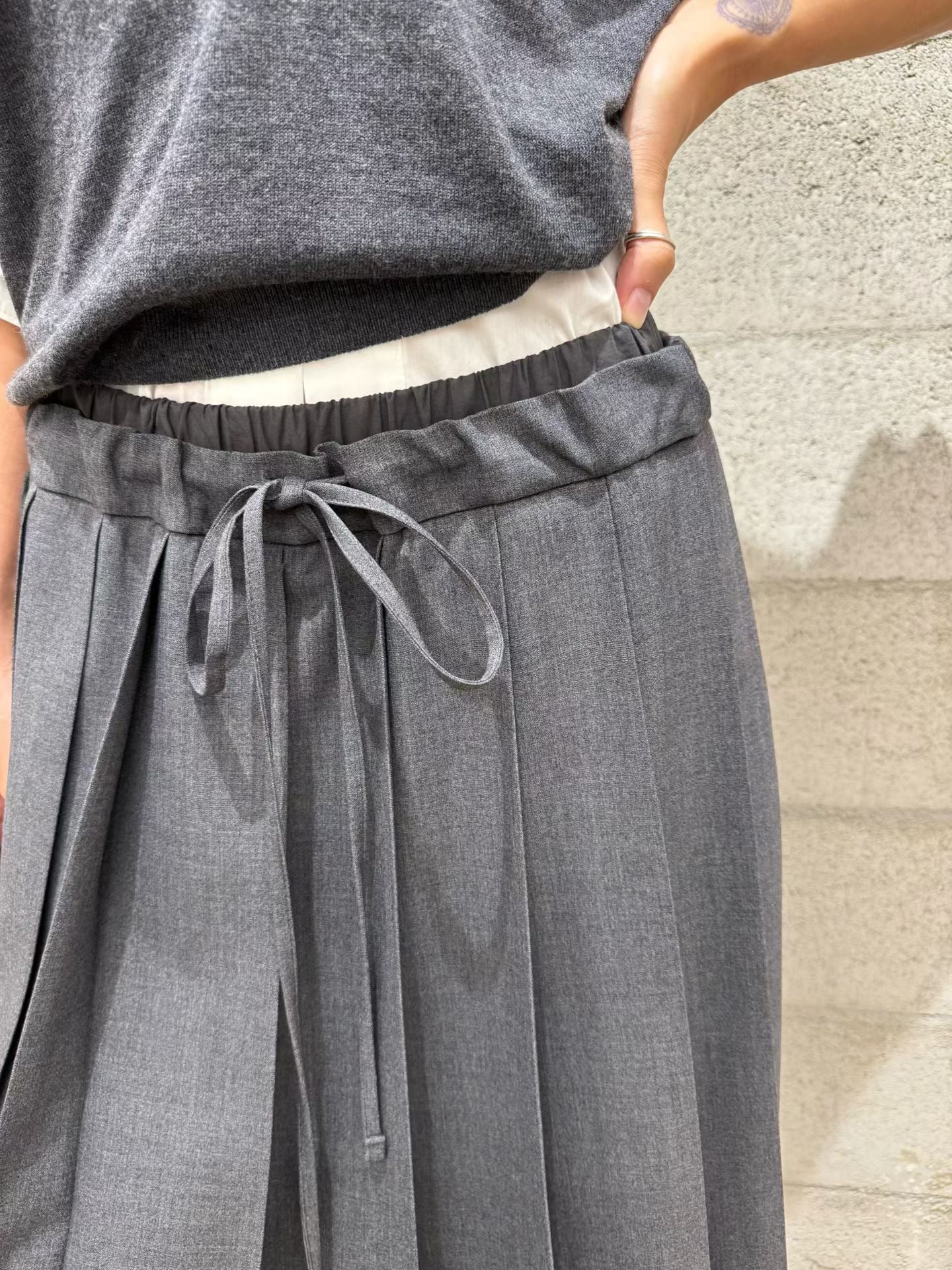 ST22030- 韓國拼色百褶裙配真絲羊毛透薄V領長袖