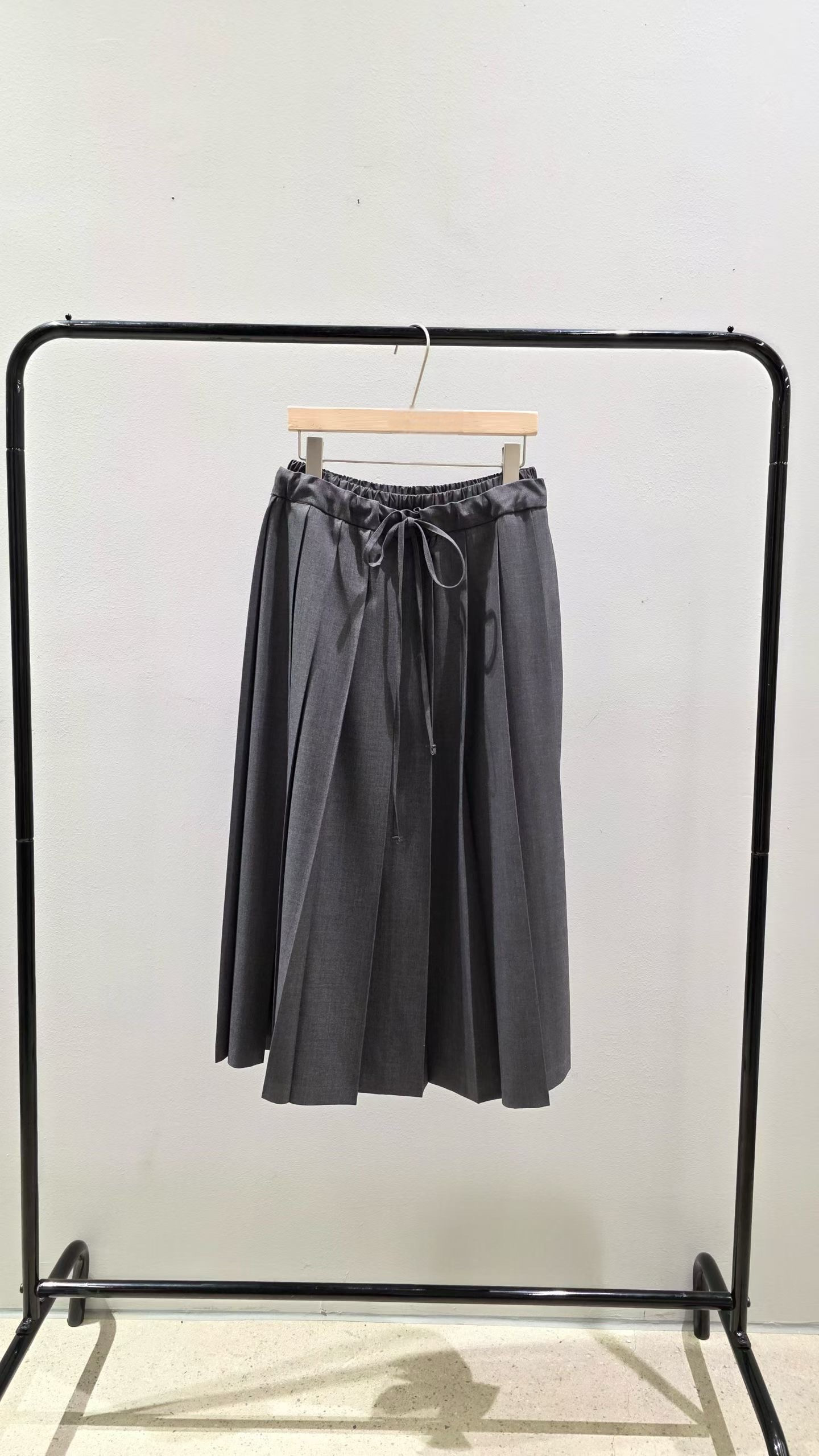 ST22030- 韓國拼色百褶裙配真絲羊毛透薄V領長袖