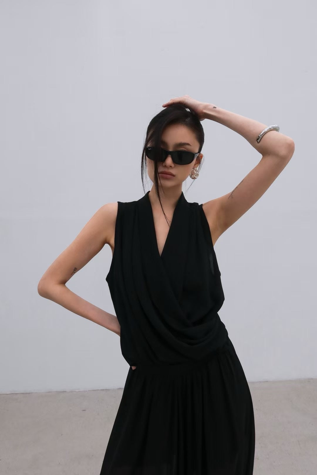 ST21295 - Elegant Draped V-Neck Sleeveless Top