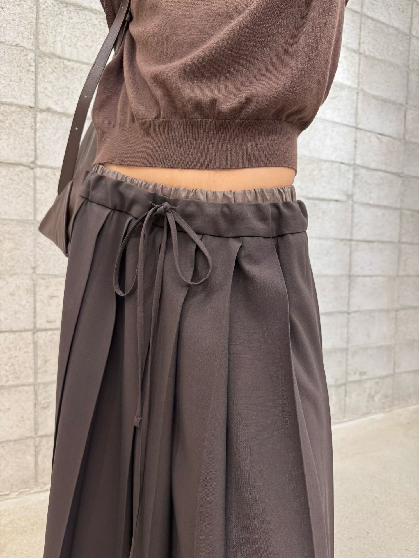 ST22030- 韓國拼色百褶裙配真絲羊毛透薄V領長袖