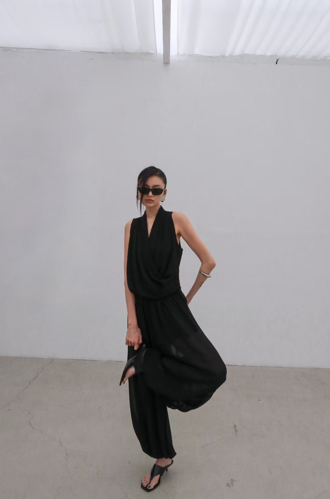 ST21295 - Elegant Draped V-Neck Sleeveless Top