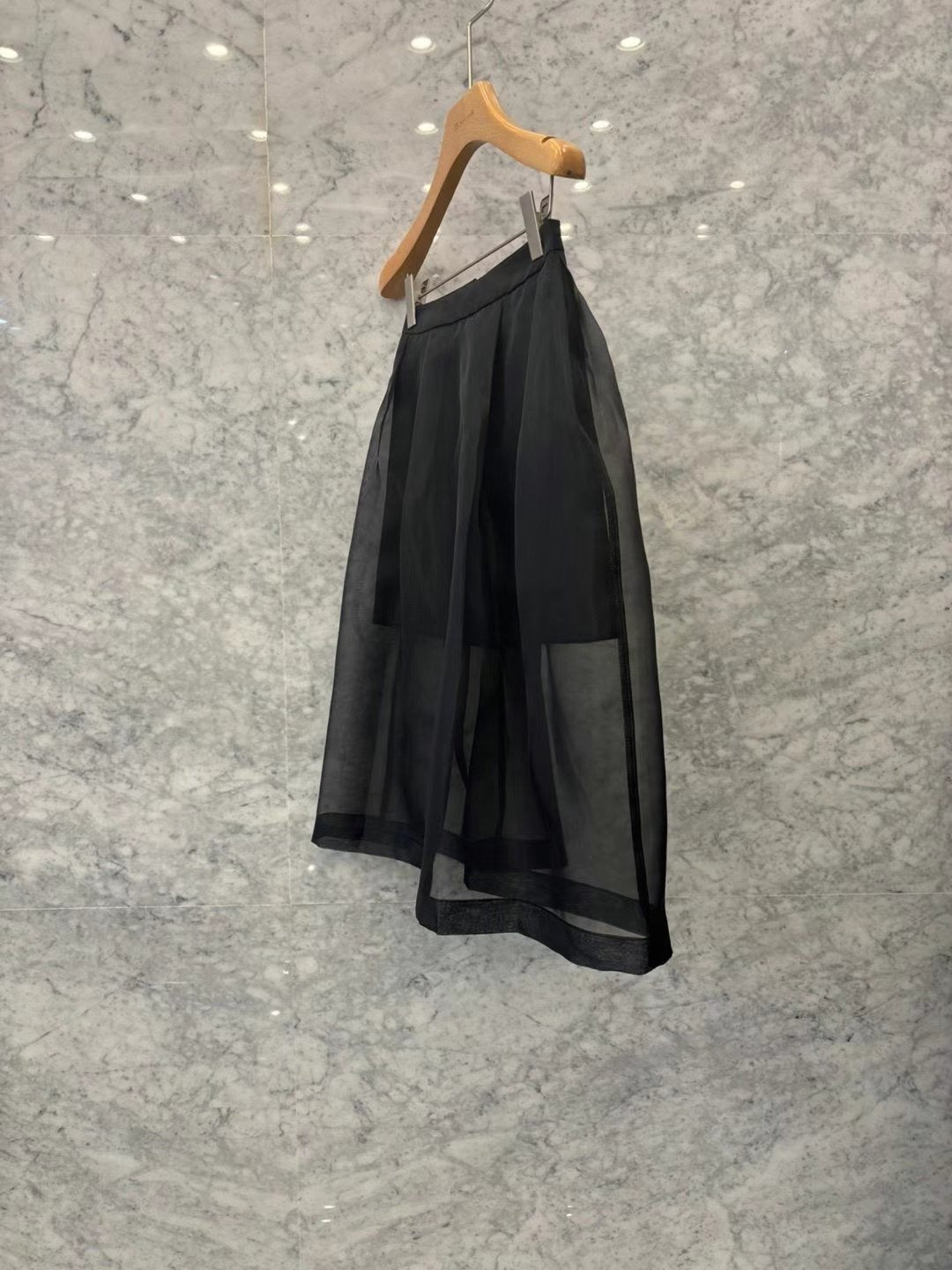SK21138- 輕盈透視輕盈風琴褶半身裙