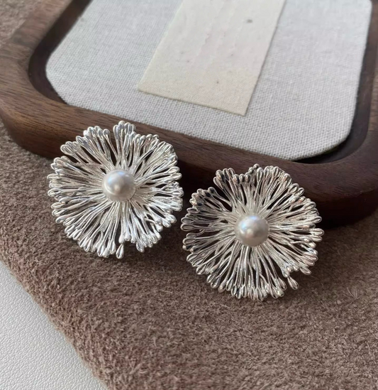 JW21673- 立體花朵珍珠耳飾