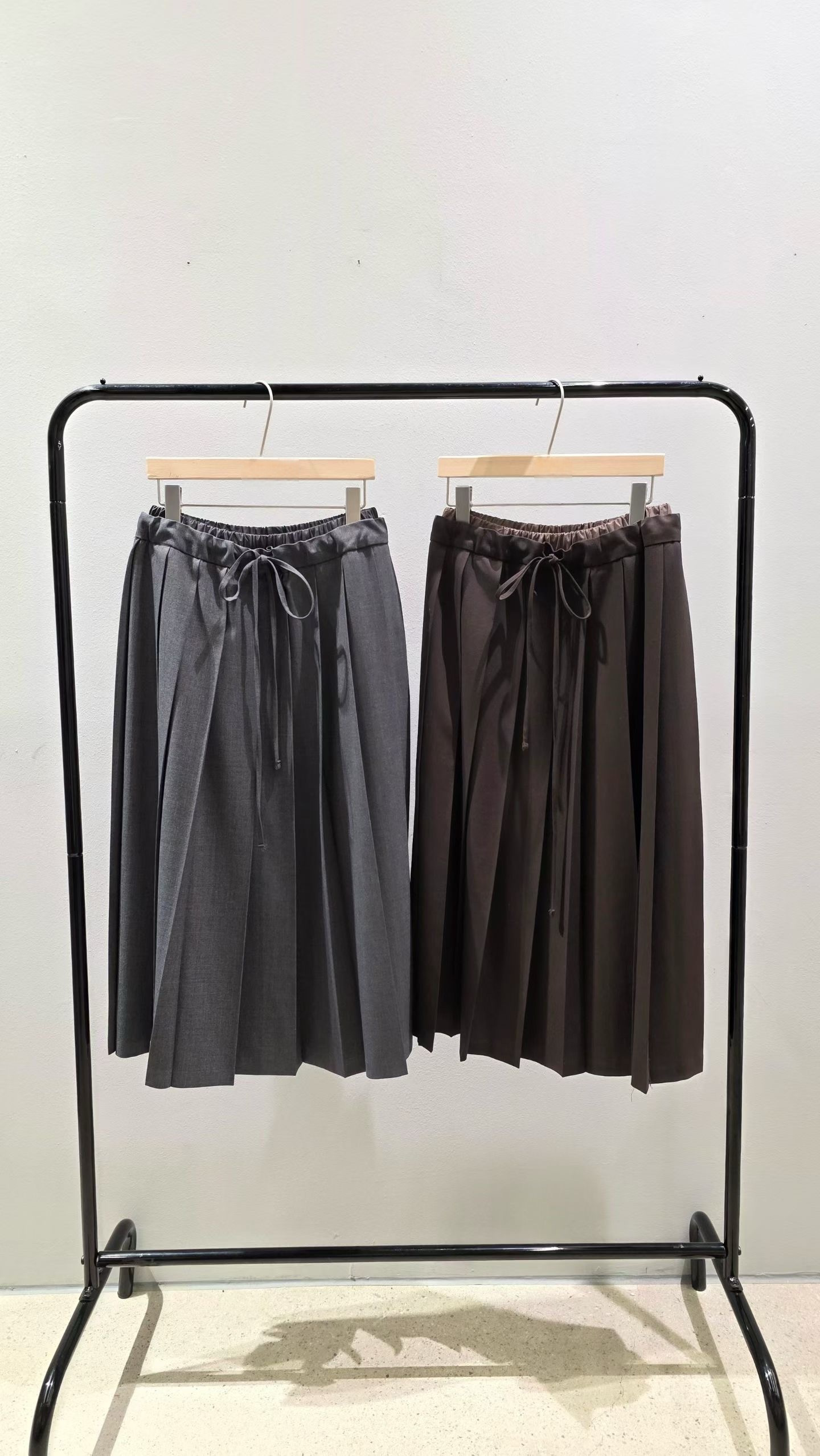 ST22030- 韓國拼色百褶裙配真絲羊毛透薄V領長袖