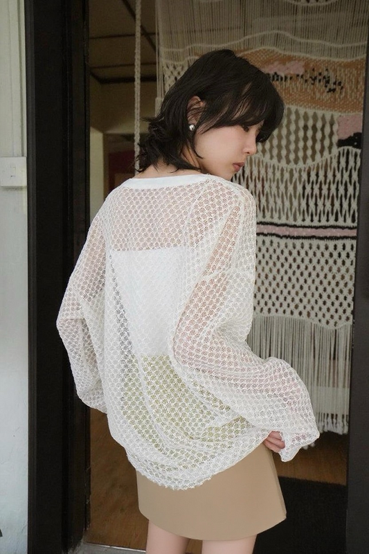 TP21559- 寬鬆鏤空透膚網眼針織上衣