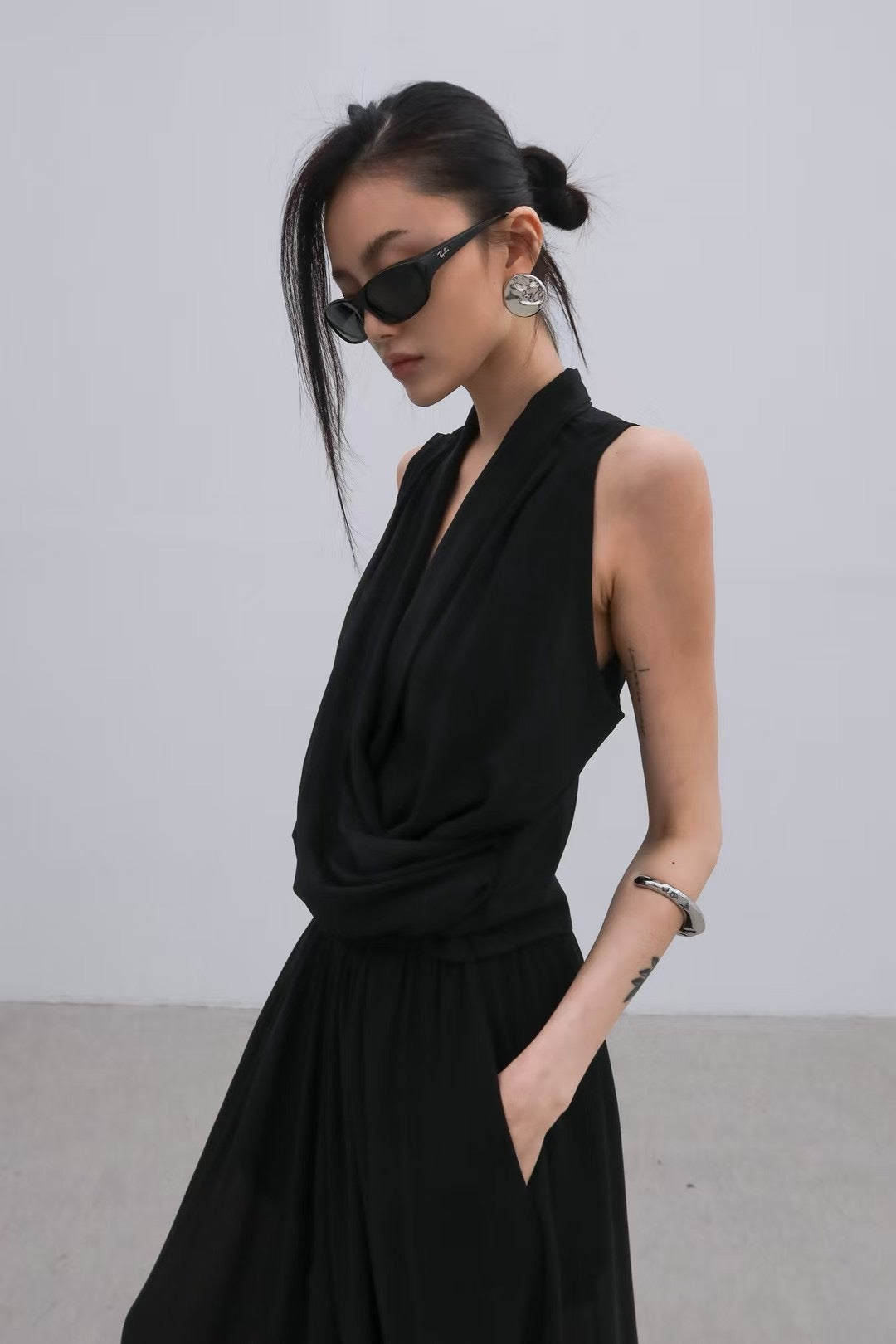 ST21295 - Elegant Draped V-Neck Sleeveless Top