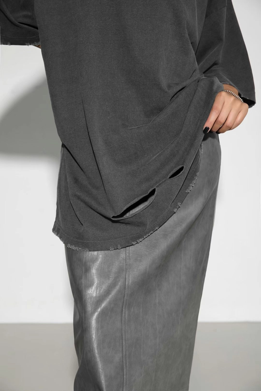 TP11236B- 韓國嘻哈磨爛破洞短袖oversize T-shirt