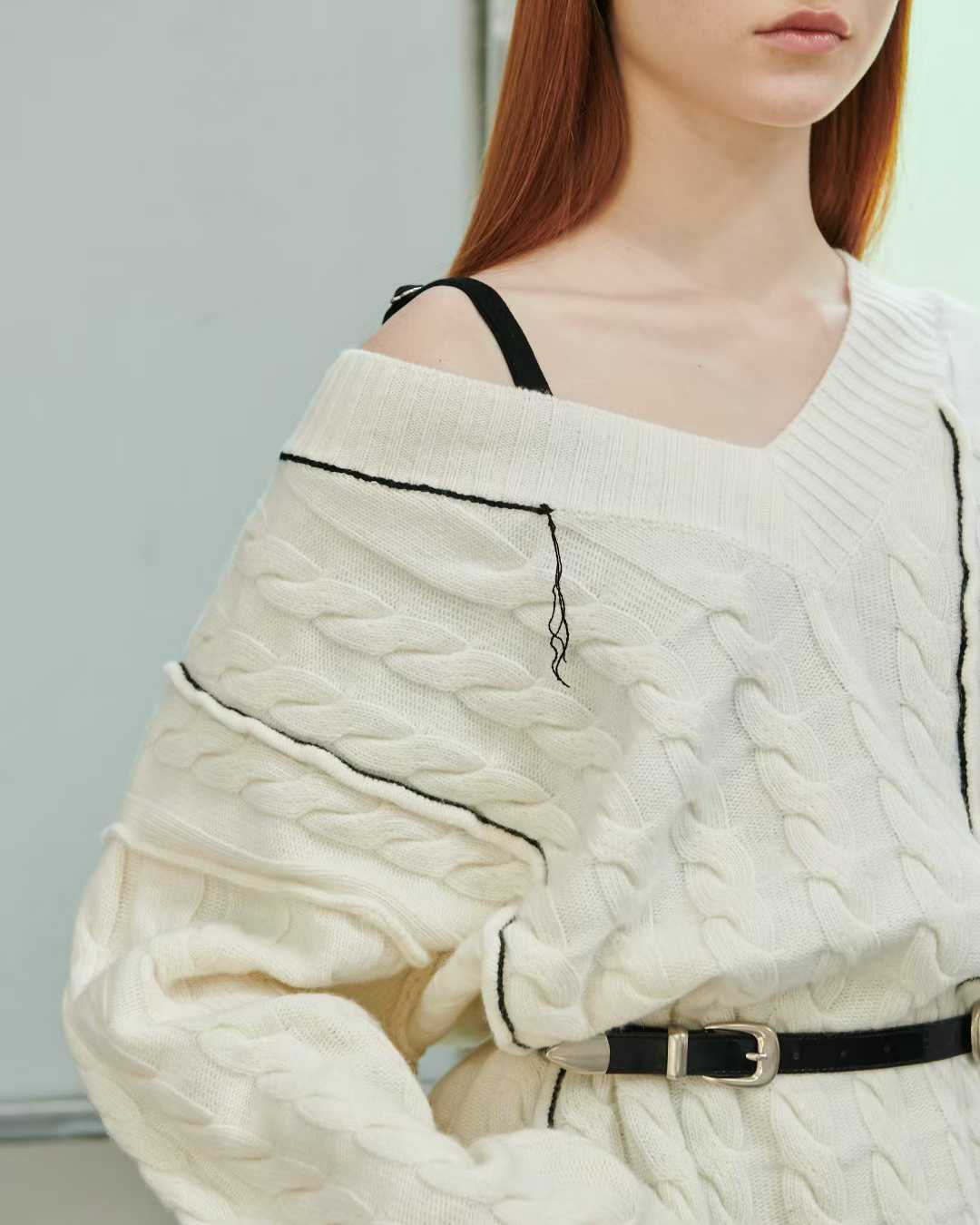 TP21996B- 韓國設計師款oversize手工縫線麻花V領毛衣(不包腰带)