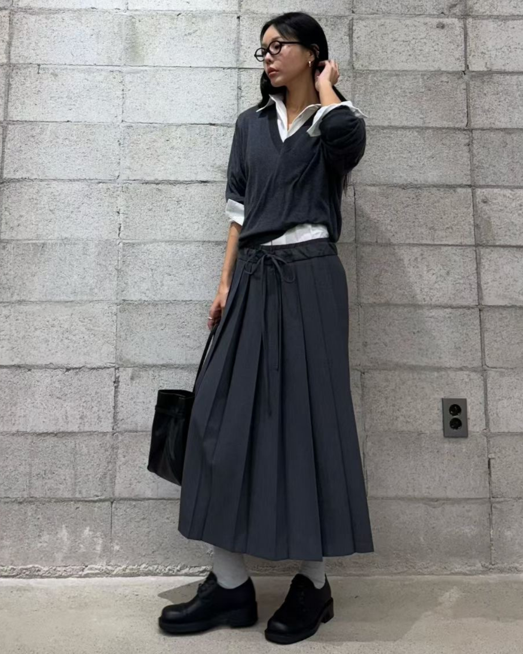 ST22030- 韓國拼色百褶裙配真絲羊毛透薄V領長袖