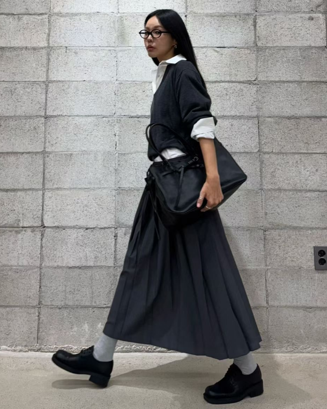 ST22030- 韓國拼色百褶裙配真絲羊毛透薄V領長袖