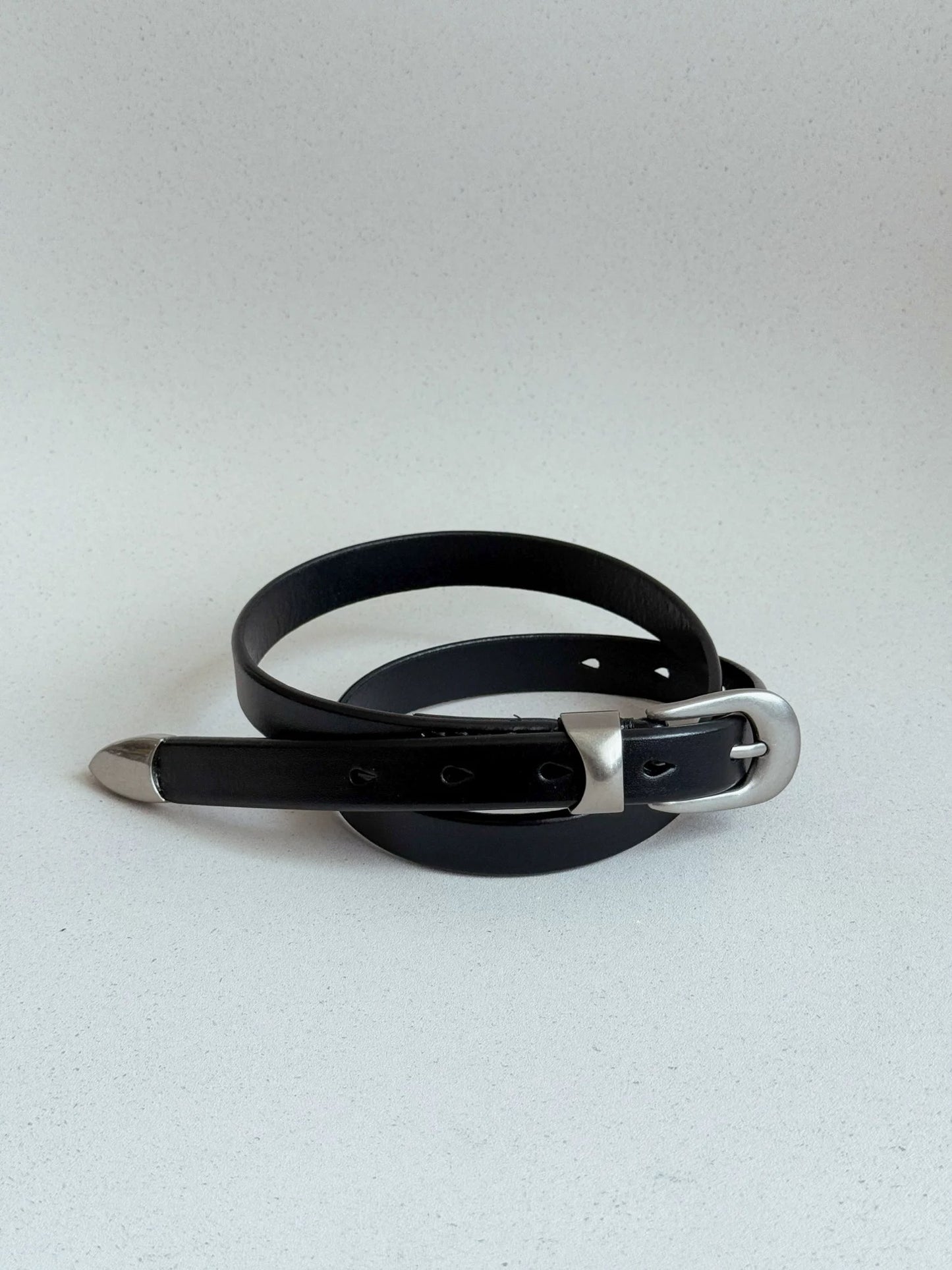 AC22036- 簡約曲線釦細版牛皮腰带皮帶