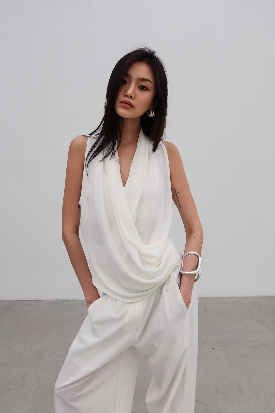 ST21295 - Elegant Draped V-Neck Sleeveless Top