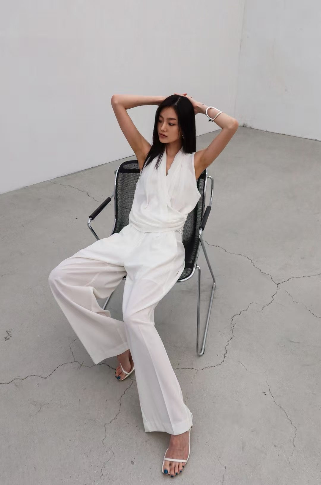 ST21295 - Elegant Draped V-Neck Sleeveless Top