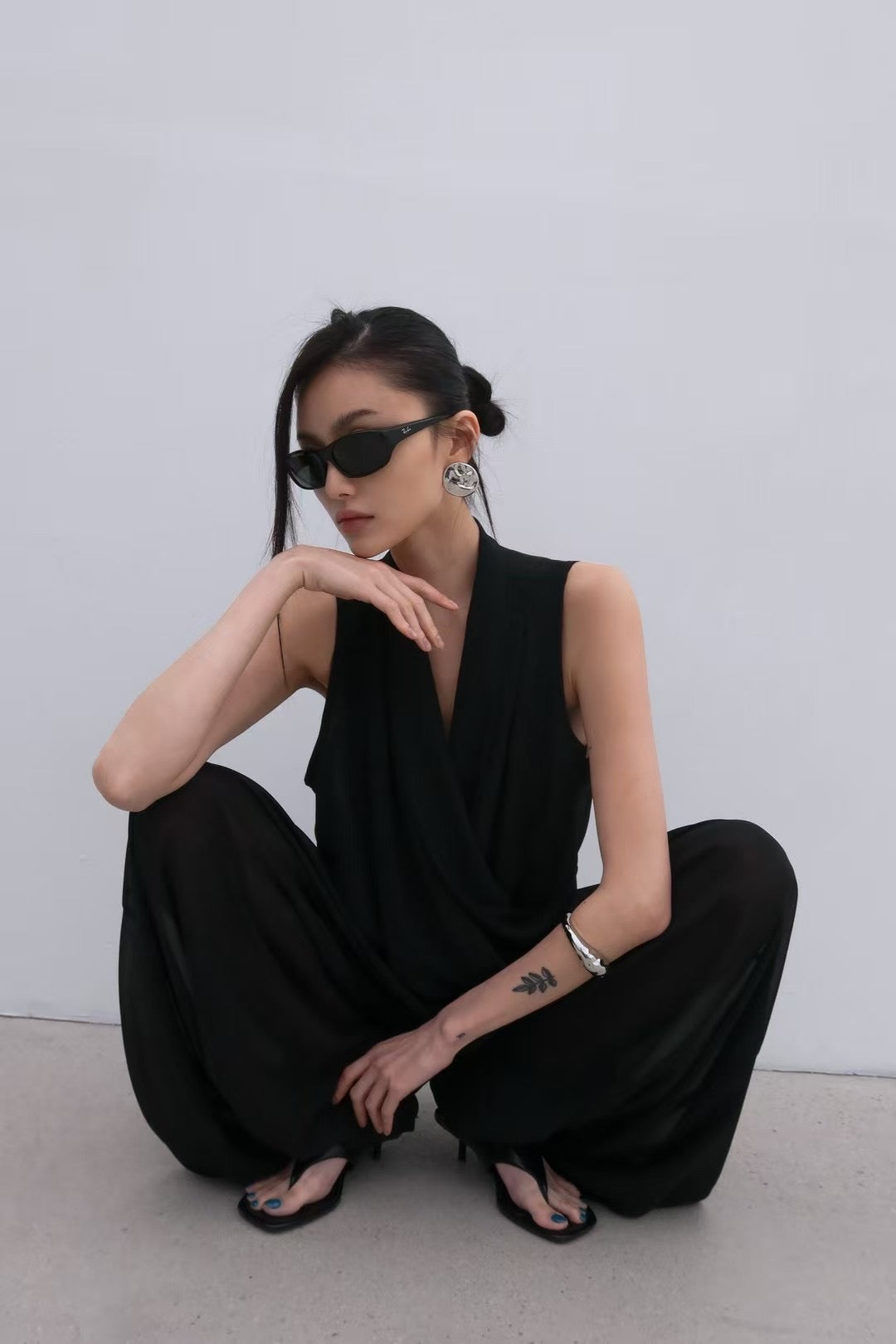 ST21295 - Elegant Draped V-Neck Sleeveless Top