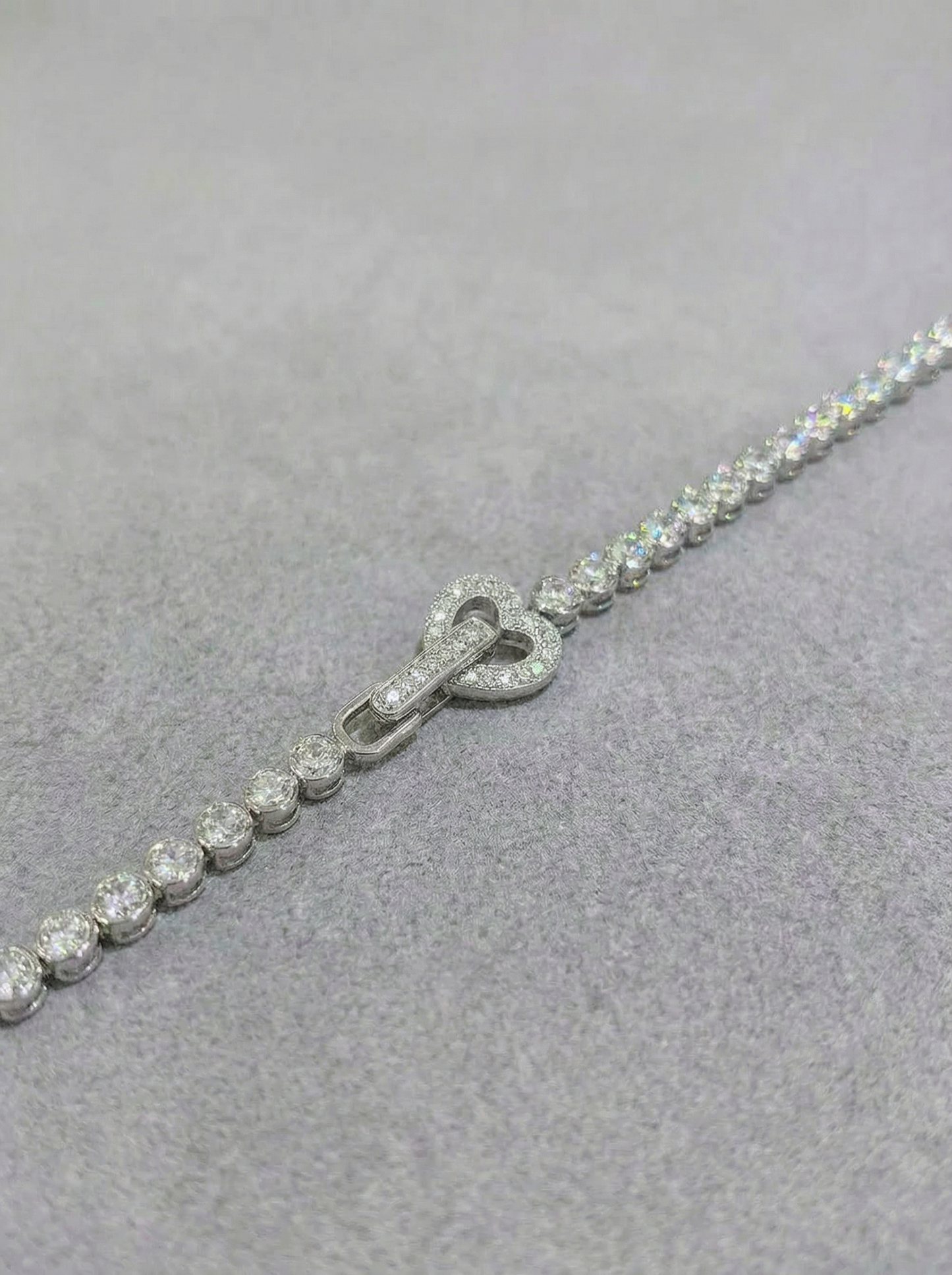 JW22608-【2026 情人節限定】緊緊相扣 · 莫比烏斯心形手鍊：讓「儀式感」成為你們愛情的年度註解