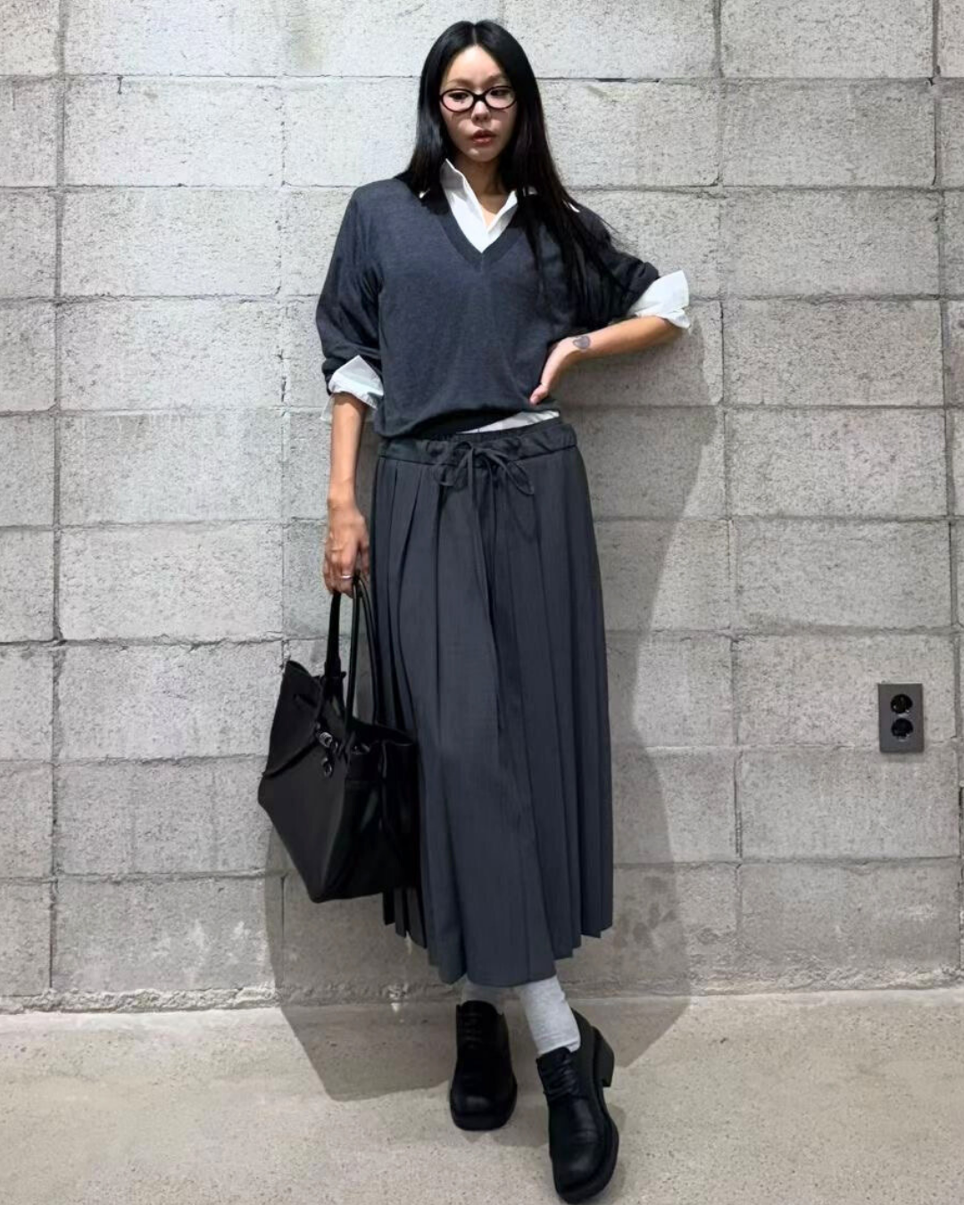 ST22030- 韓國拼色百褶裙配真絲羊毛透薄V領長袖