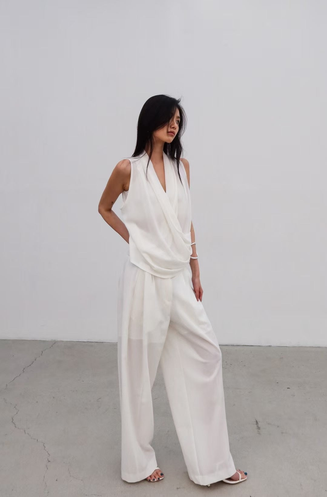 ST21295 - Elegant Draped V-Neck Sleeveless Top