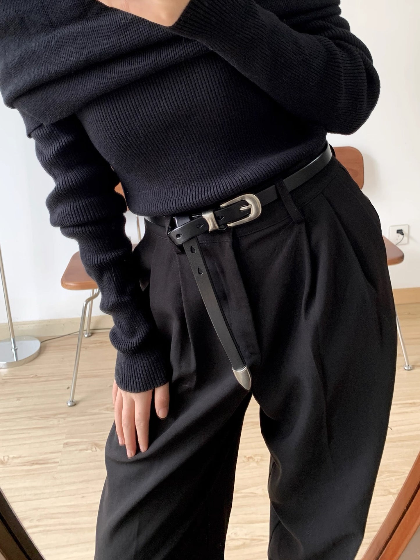 AC22036- 簡約曲線釦細版牛皮腰带皮帶