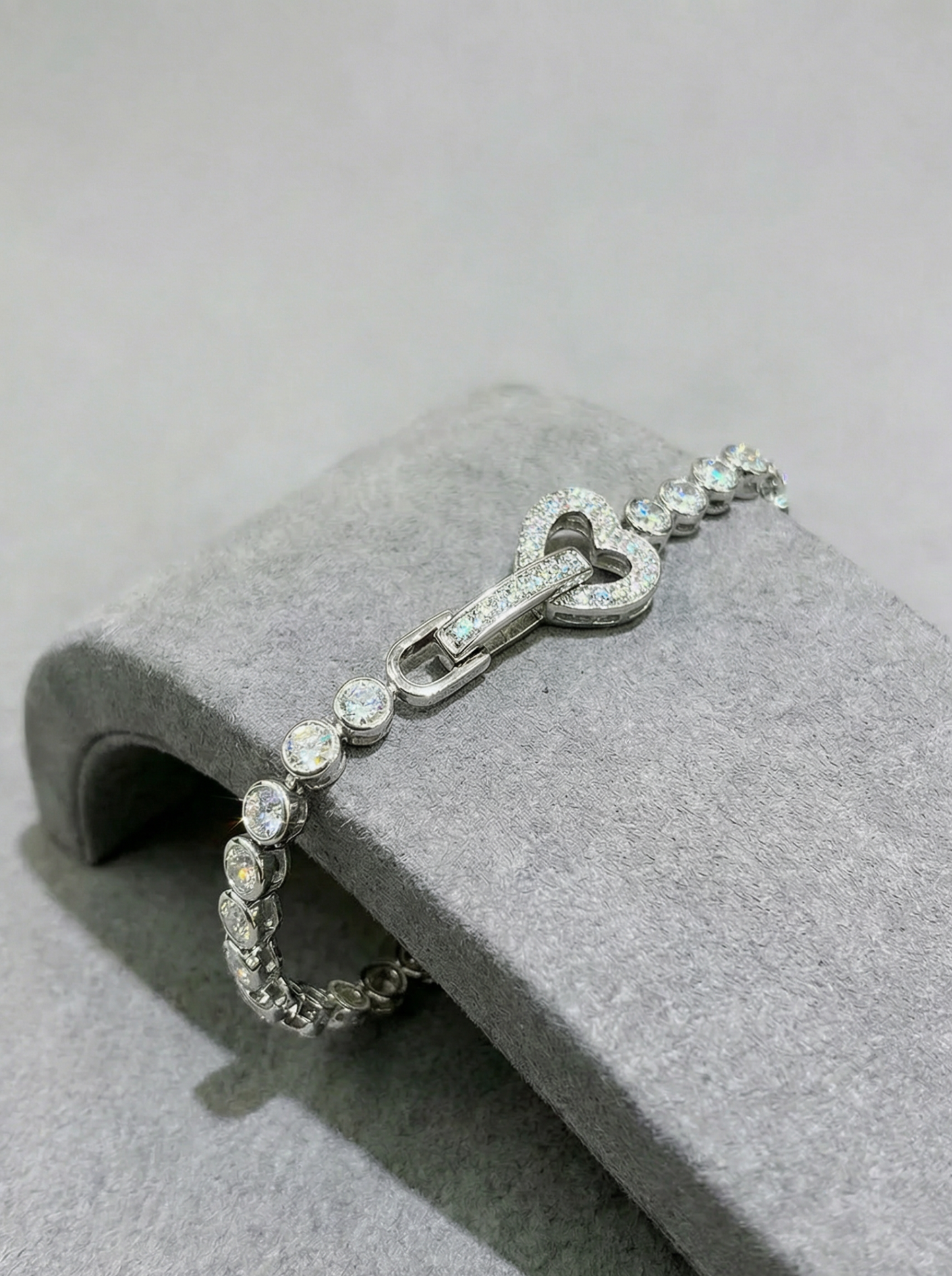 JW22608-【2026 情人節限定】緊緊相扣 · 莫比烏斯心形手鍊：讓「儀式感」成為你們愛情的年度註解