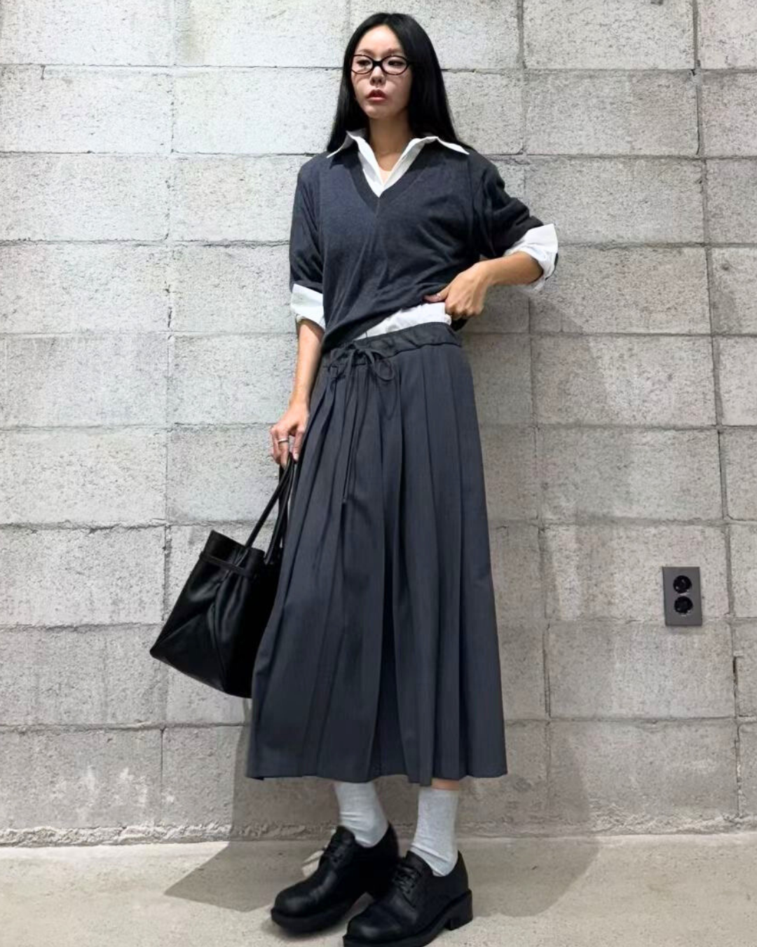 ST22030- 韓國拼色百褶裙配真絲羊毛透薄V領長袖