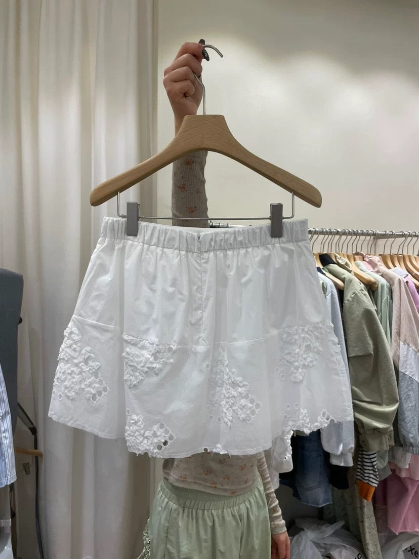 ST21309 - Fresh Embroidered Oversize Shirt and Skirt Set, a Fashionable and Elegant Essential.