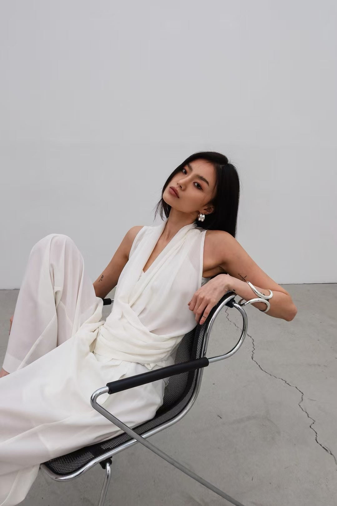ST21295 - Elegant Draped V-Neck Sleeveless Top