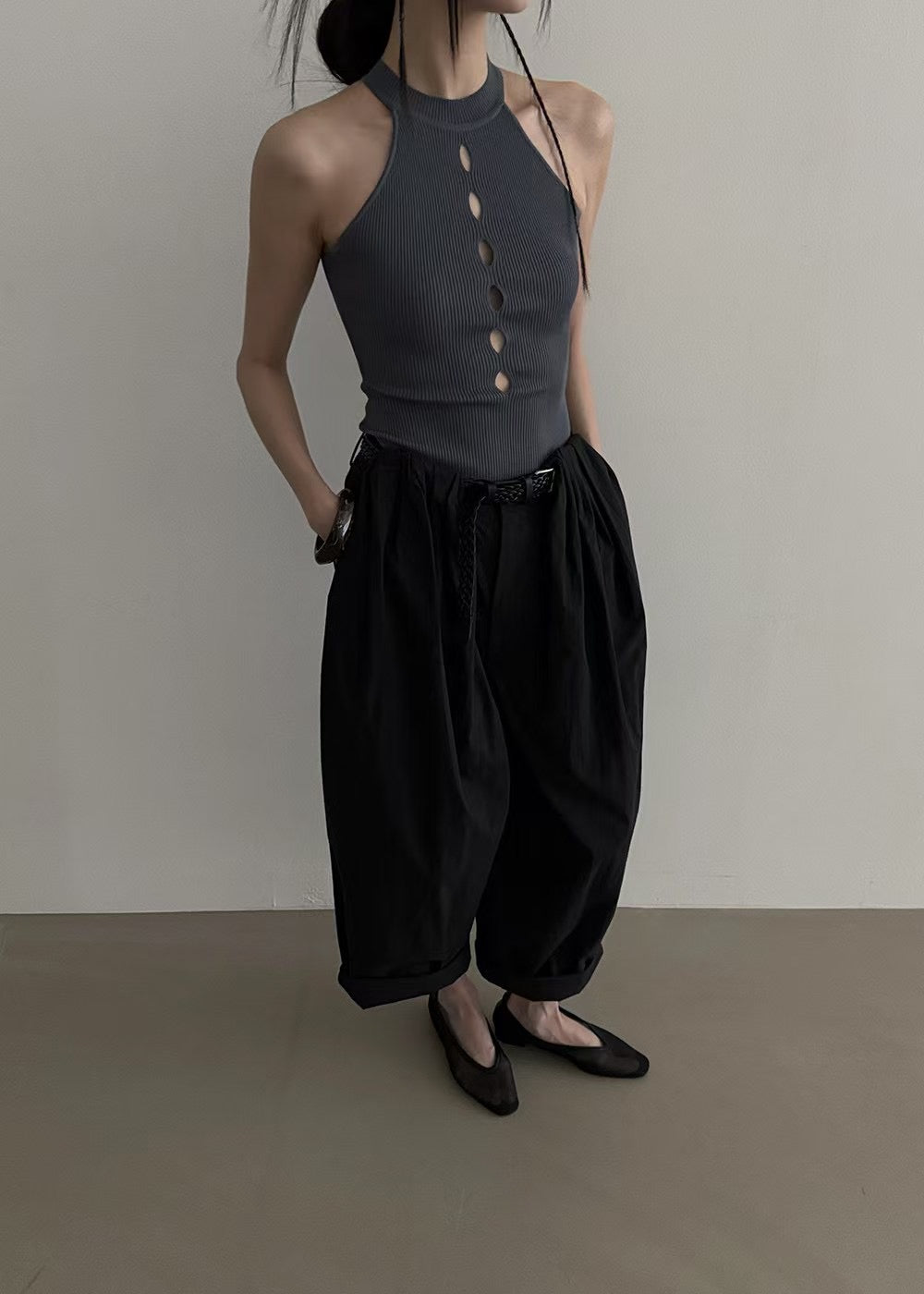 TP21289 - Hollowed-out Button Knitted Vest