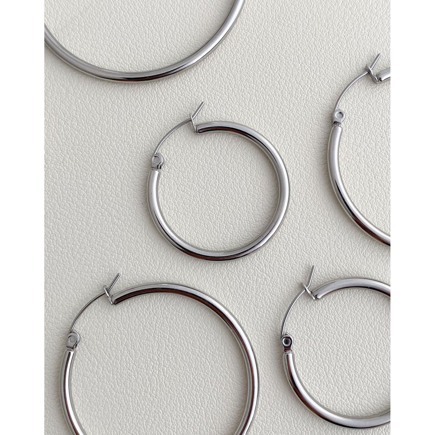 AC11112- Timeless exaggerated large hoop earrings